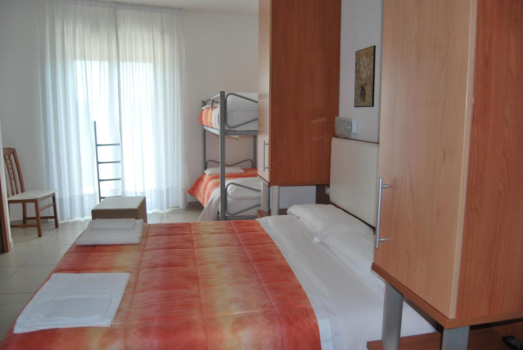 Eu Ropa Hotel Nereto Eksteriør bilde