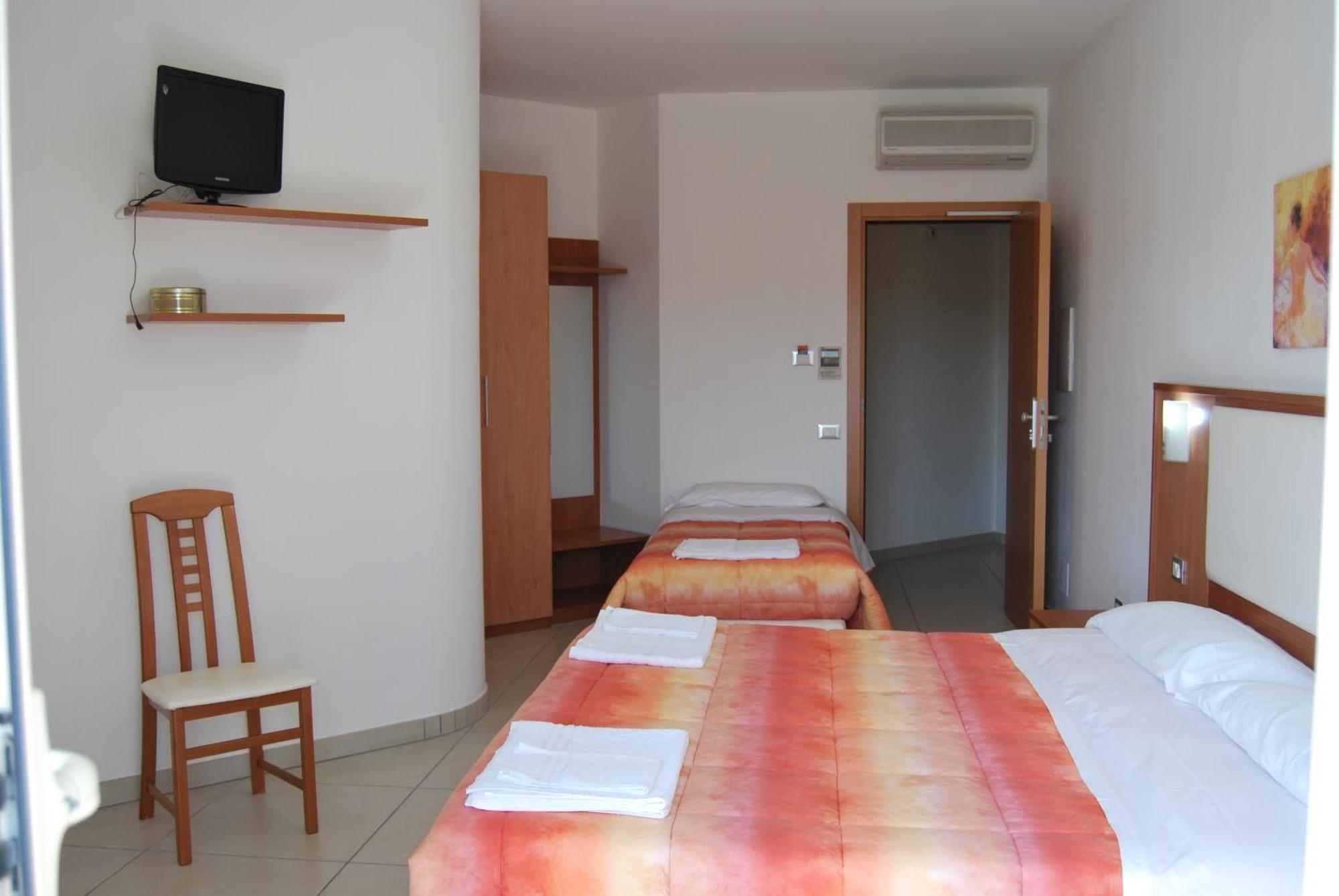 Eu Ropa Hotel Nereto Eksteriør bilde