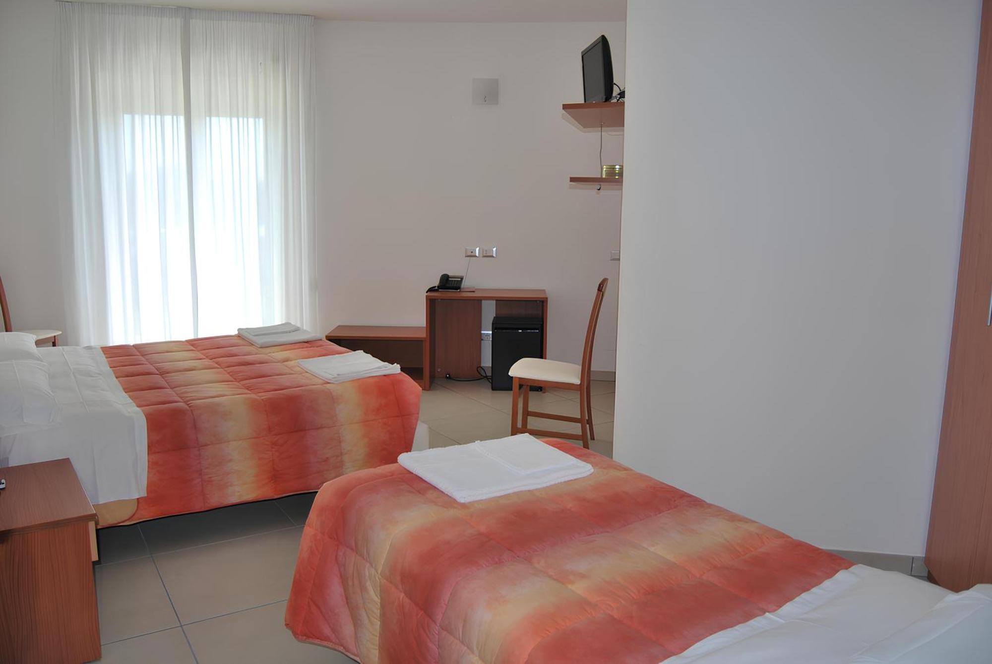 Eu Ropa Hotel Nereto Eksteriør bilde