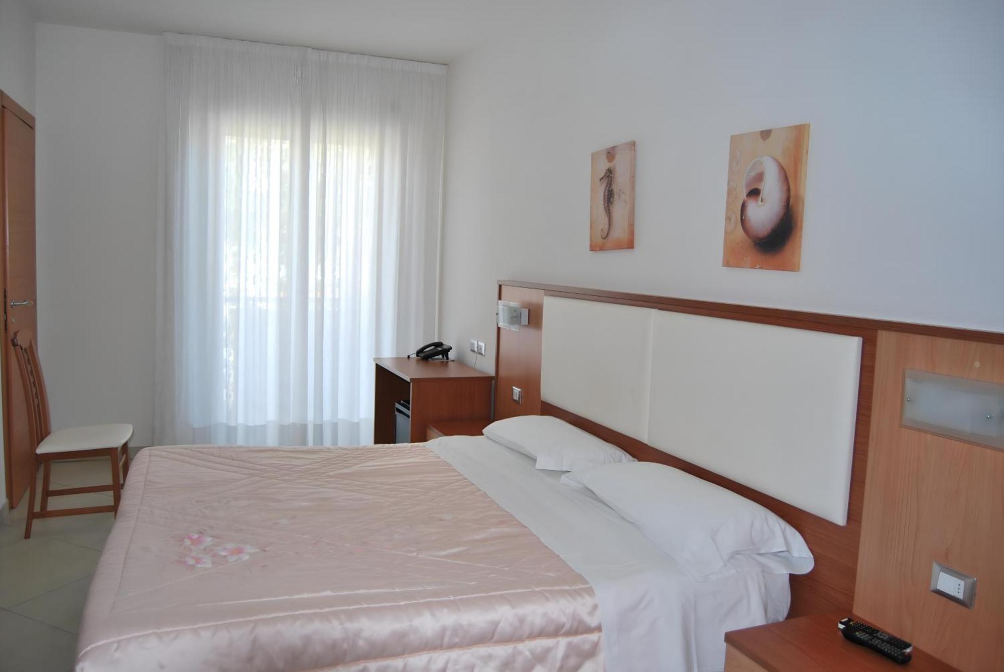 Eu Ropa Hotel Nereto Eksteriør bilde
