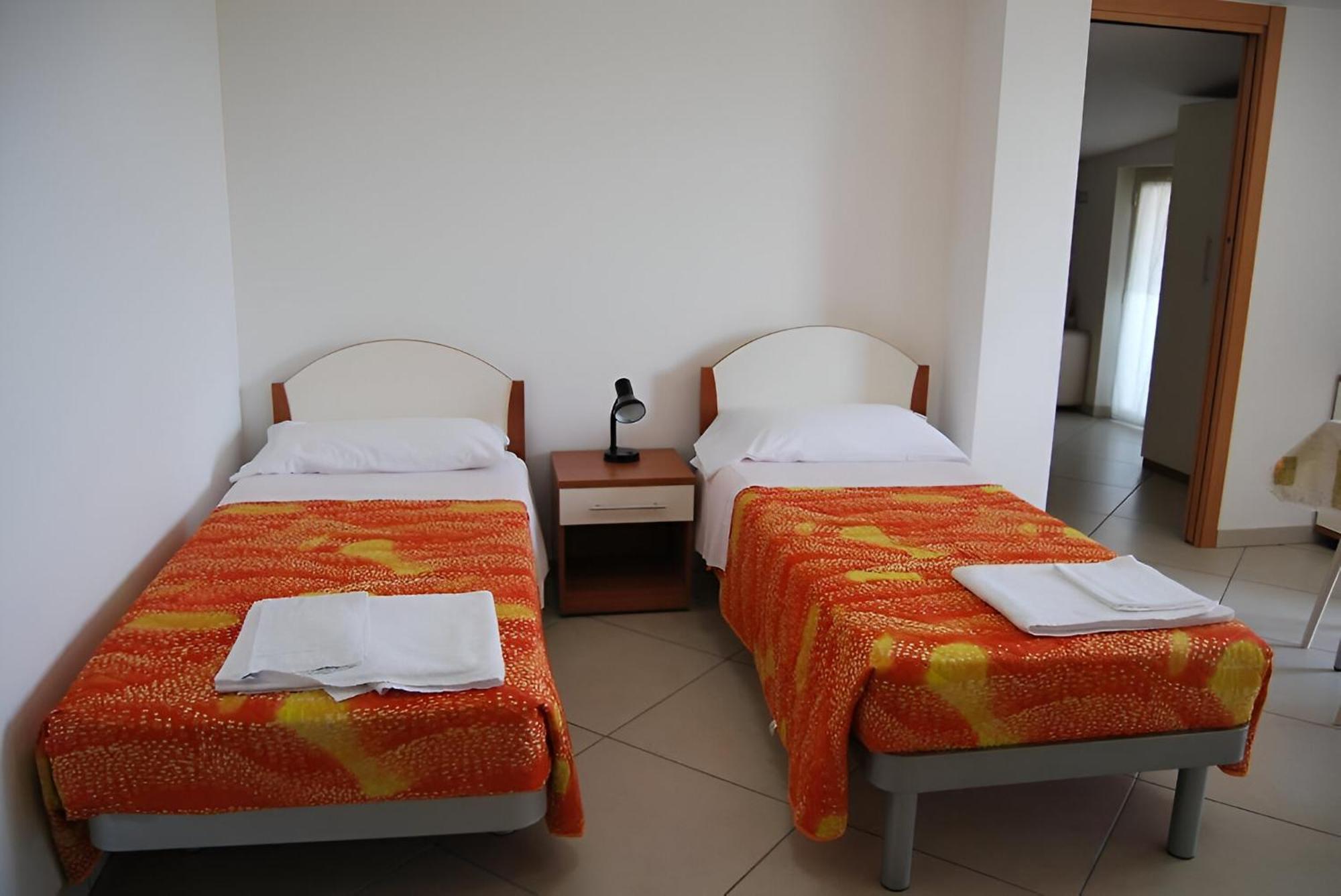 Eu Ropa Hotel Nereto Eksteriør bilde